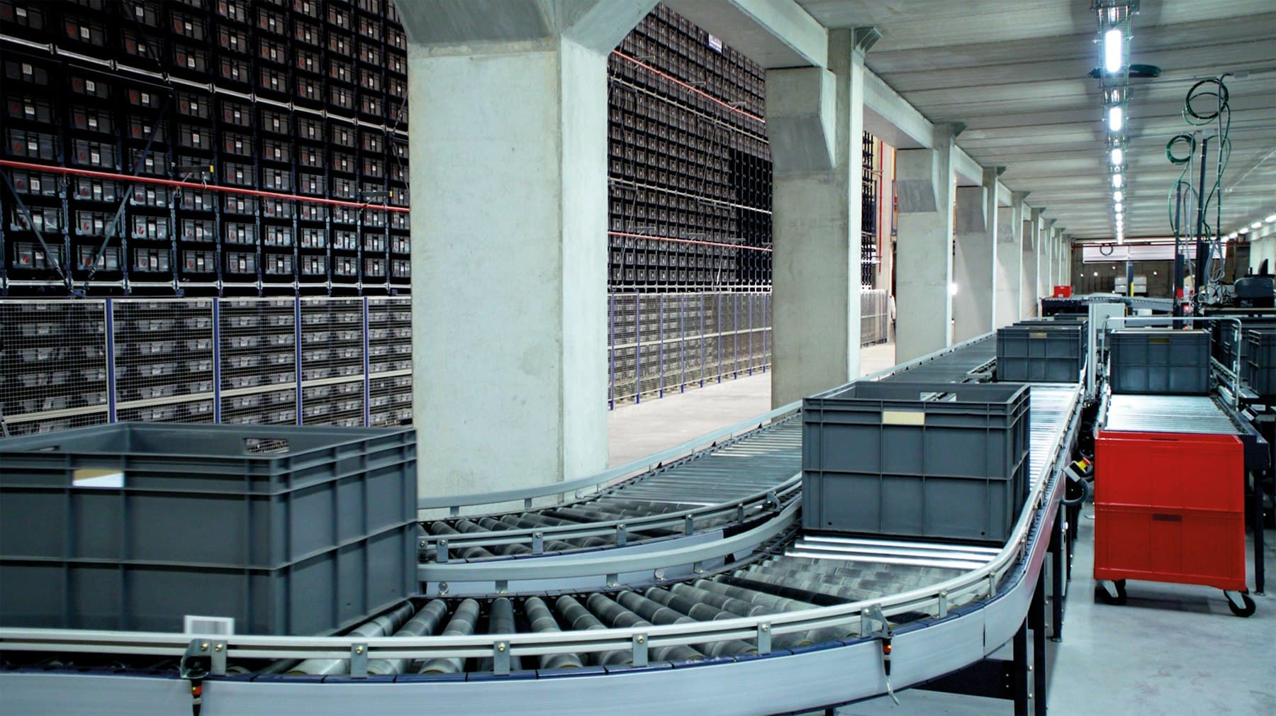 Automated warehouse with conveyors and mobile robots moving inventory